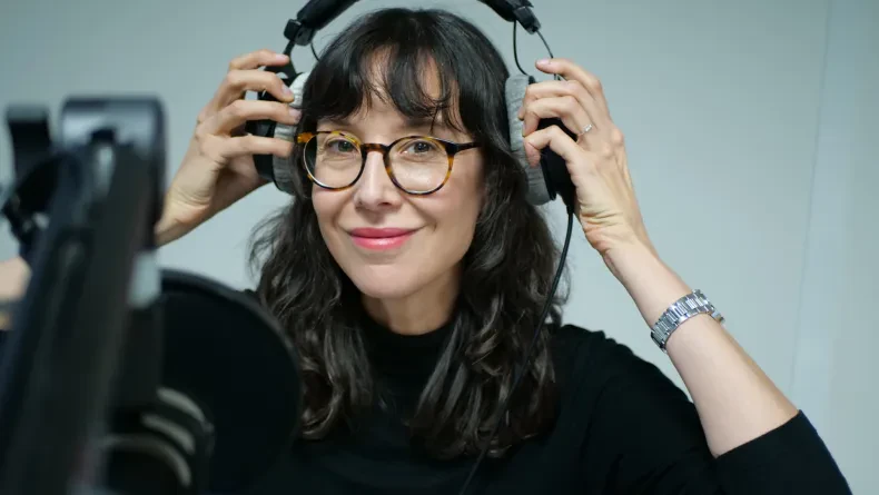 Quand les ondes franchissent les frontières : pourquoi les web-radios et les podcasts ont besoin de traducteurs et d’interprètes