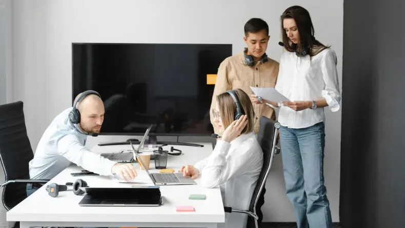 Interprétation par téléphone vs visioconférence : avantages, limites et conseils pour choisir