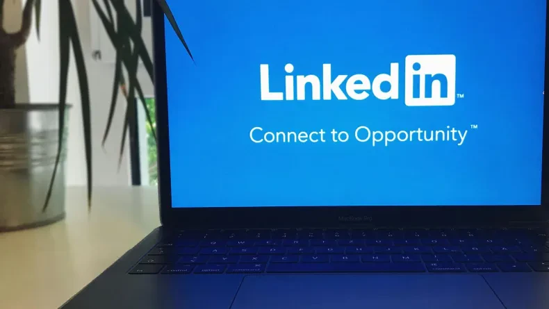 Faut-il être présent sur LinkedIn ? Guide pour traducteurs et interprètes