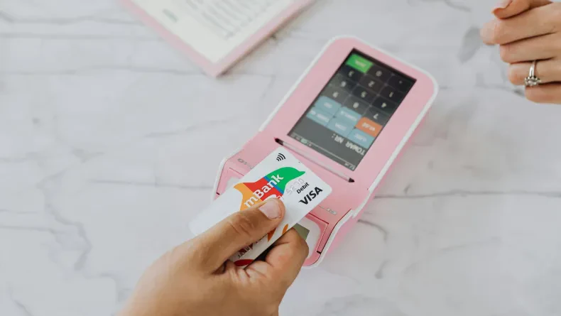 Augmenter ses tarifs sans perdre ses clients : le cas du traducteur assermenté — reportage vivant