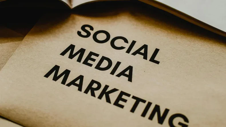 Bouche-à-oreille digital pour traducteurs : une enquête vivante sur la recommandation en ligne