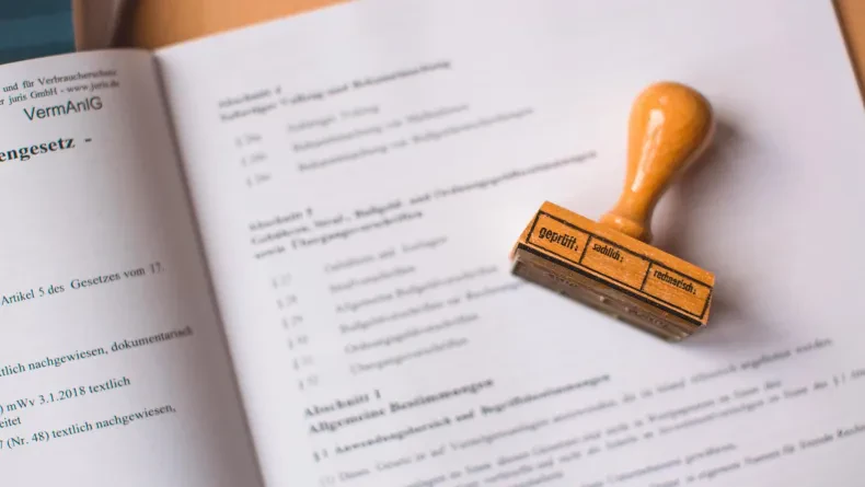 Tampon numérique sécurisé et métier de traducteur : reportage sur une confiance dématérialisée