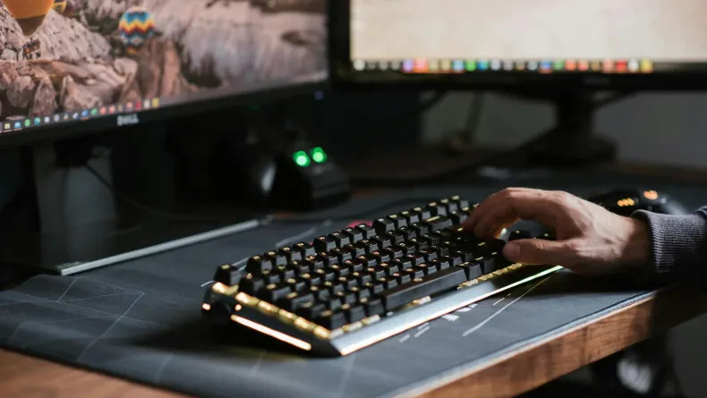 La facturation automatisée transforme la vie des interprètes et traducteurs : reportage sur une mutation silencieuse