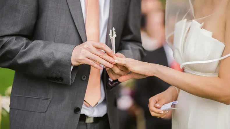 Mariage avec un ressortissant étranger : l’interprète à la mairie, une obligation légale ?