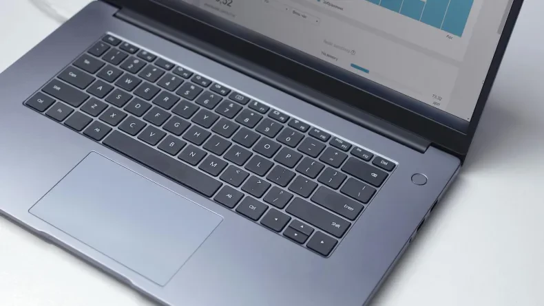 Swantrad, l'écosystème intégré pour traducteurs indépendants : reportage sur le mini-site, l'email pro, la facturation et la signature